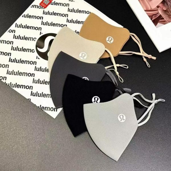Lululemon Flagship Air Mask