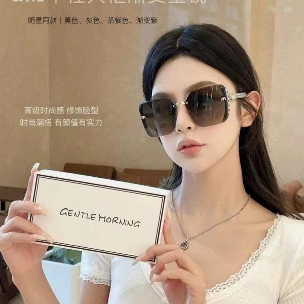 GM Large Frame Gradient Sunglasses