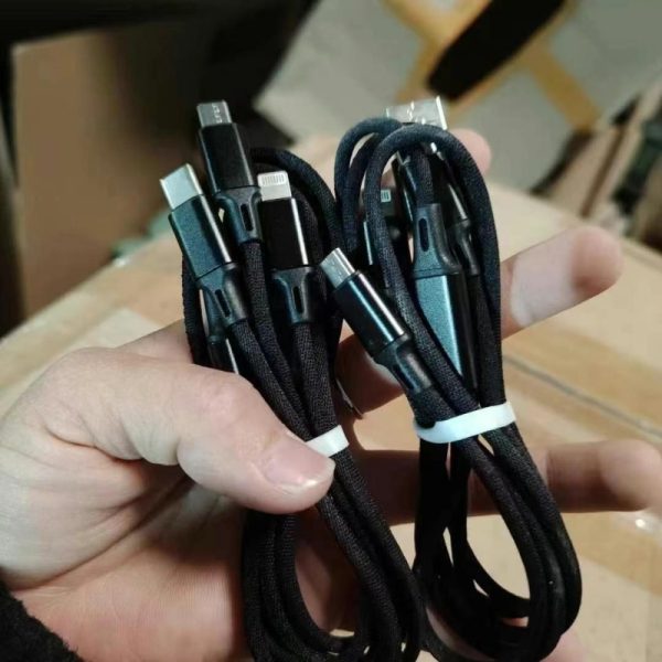 1-to-3 Data Cable (2 pieces per pack)